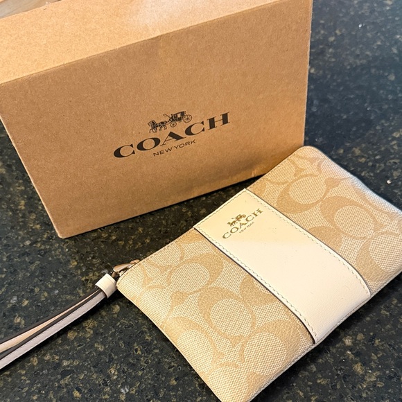 Coach Tan and Cream Key Holder - Picture 1 of 2